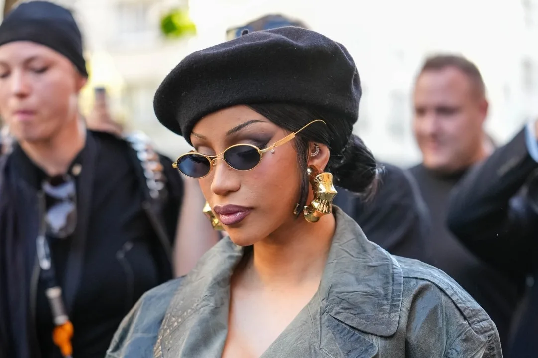 cardi-b-accused-of-assaulting,-spitting-on-security-guard