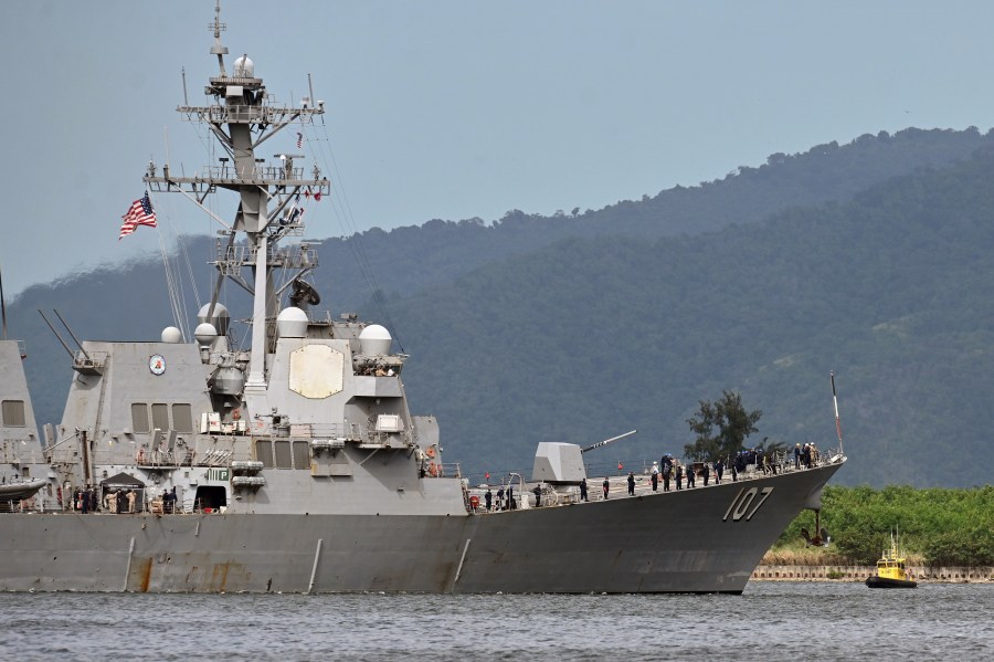 us-warship-docks-in-trinidad-and-tobago,-putting-more-pressure-on-venezuela