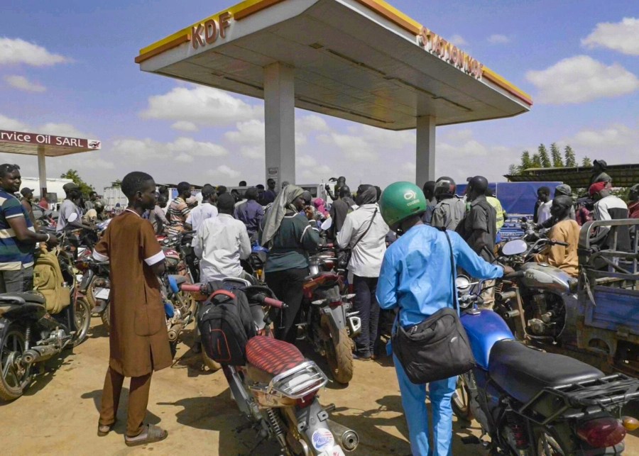 mali-closes-schools-due-to-fuel-scarcity-as-militants-enforce-blockade