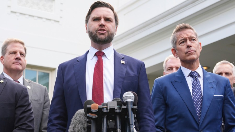 vance-predicts-holiday-air-travel-will-be-‘a-disaster’-if-shutdown-does-not-end