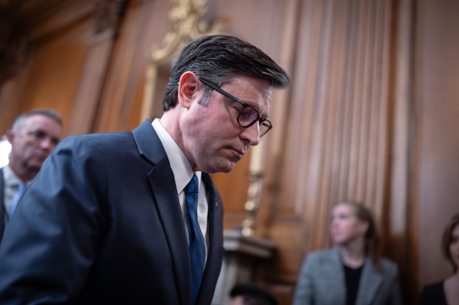 trump-says-senate-should-scrap-filibuster-to-end-government-shutdown