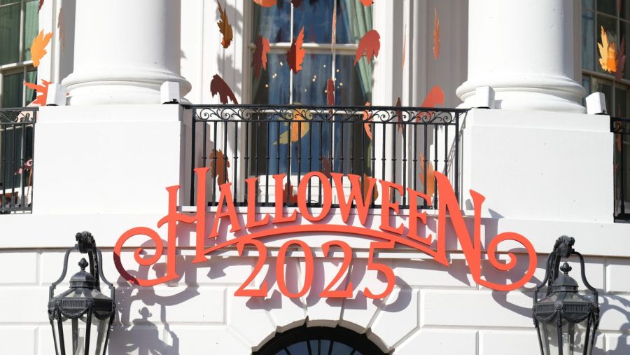 photos:-trumps-host-halloween-event-at-white-house