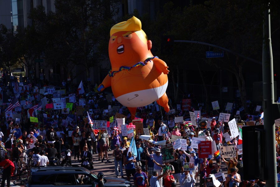 ‘no-kings’-protests-against-trump-bring-a-street-party-vibe-to-cities-nationwide