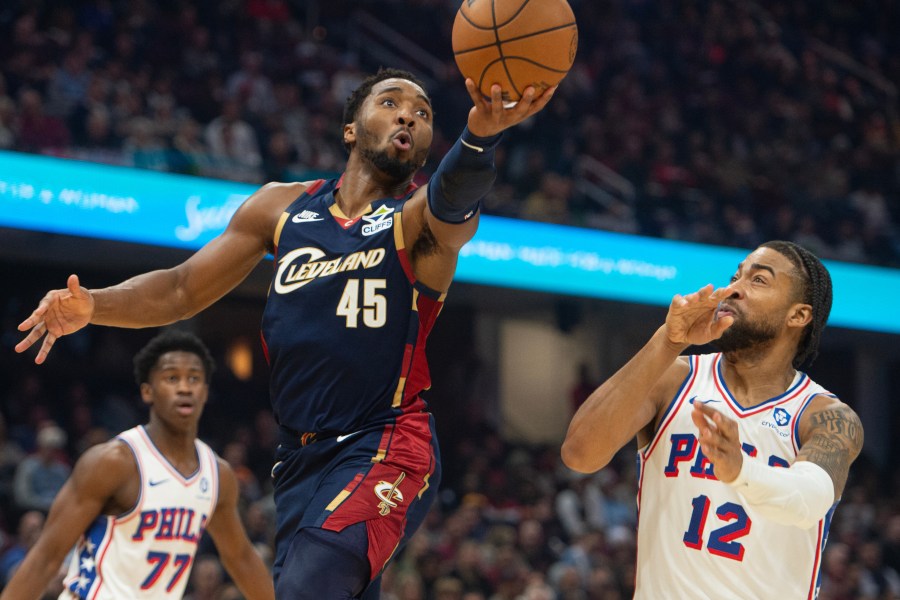 mitchell-scores-46,-cavaliers-top-76ers-132-121