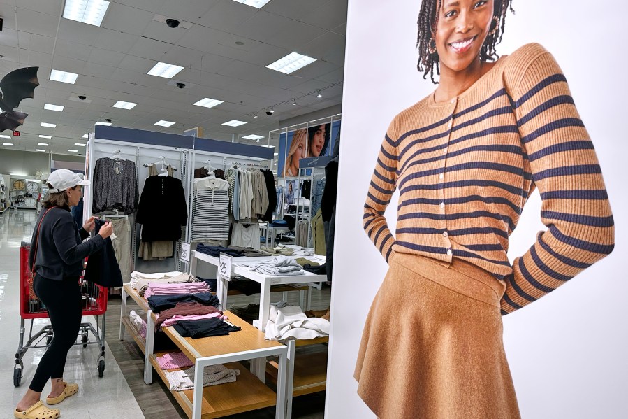 national-retail-federation-predicts-first-$1-trillion-holiday-shopping-season