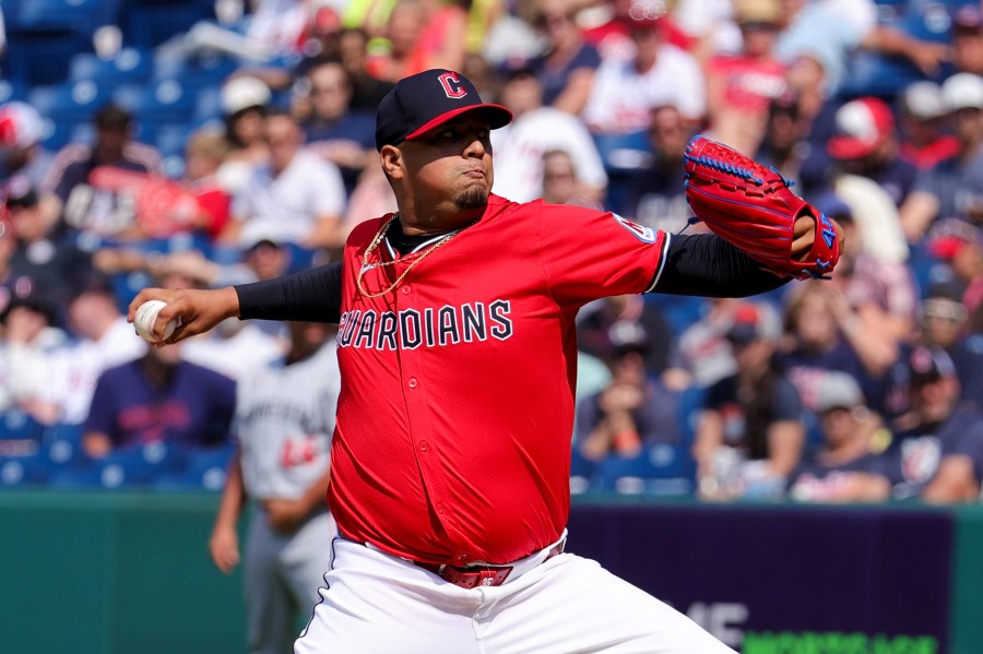 guardians-re-sign-veteran-reliever-to-minor-league-deal