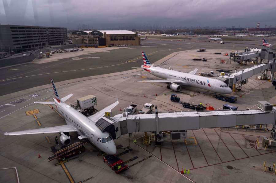 us-airlines’-daily-cancellations-top-2,000-for-first-time-since-shutdown-cuts-began