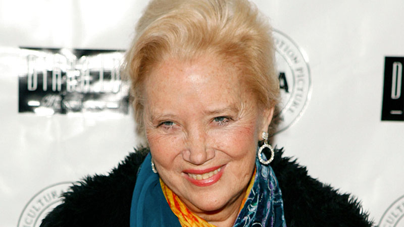 sally-kirkland,-oscar-nominated-star-of-‘anna,’-dies-at-age-84