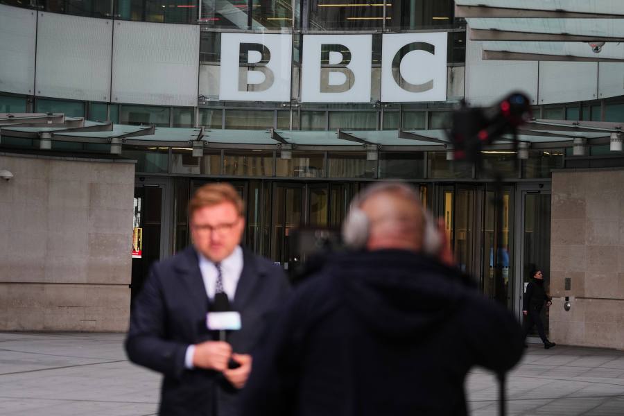 trump’s-$1b-lawsuit-threat-casts-shadow-over-the-bbc,-but-it-could-also-be-a-bluff
