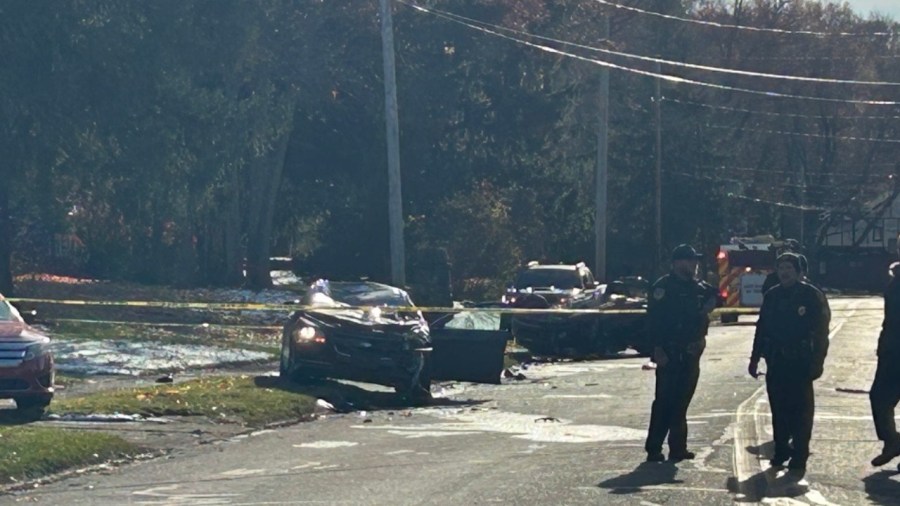 emergency-crews-on-scene-of-multi-vehicle-rollover-crash