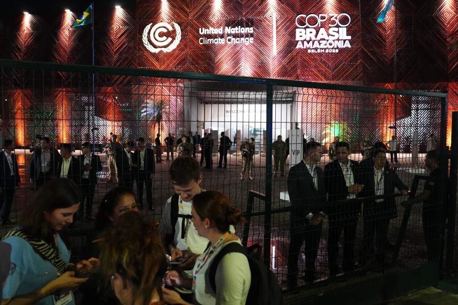 protesters-confront-security-at-main-venue-of-un-climate-talks