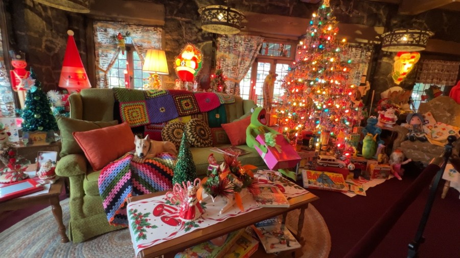 it’s-beginning-to-look-at-a-lot-like-christmas-at-arms-family-museum