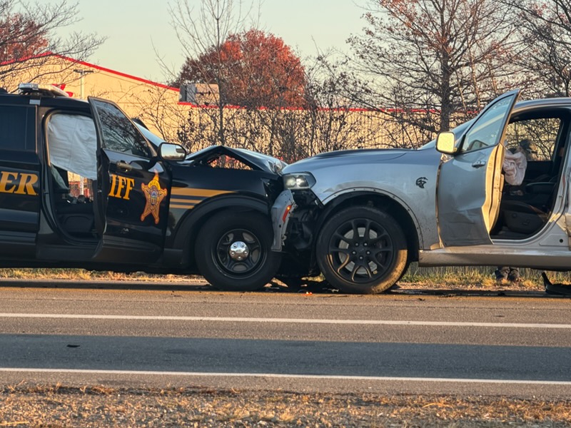 suspects-in-ski-masks-crash-into-cars-during-pursuit