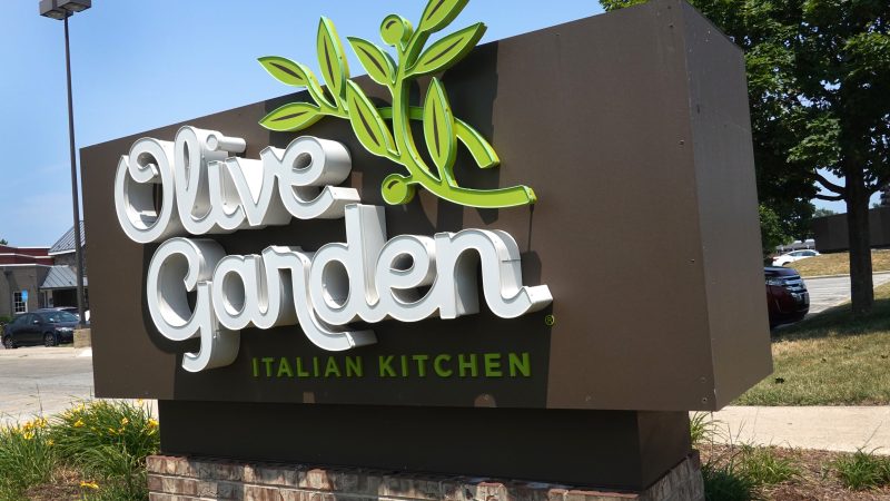 olive-garden-is-closing-most-locations-on-thanksgiving,-christmas