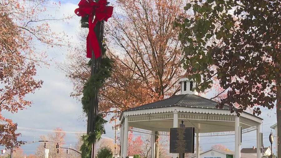 hundreds-to-line-up-for-canfield-christmas-tree-lighting