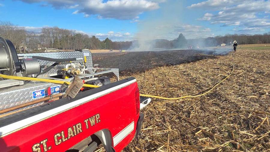 firefighters-respond-to-large-cornfield-fire-monday-afternoon