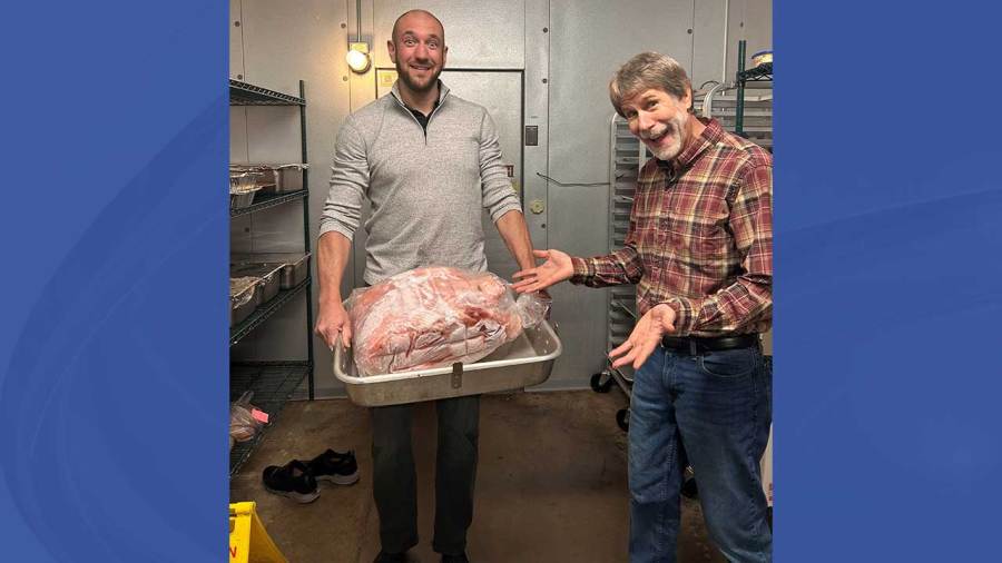 mystery-donor-gifts-rescue-mission-with-55-pound-thanksgiving-turkey