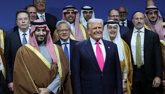 karoline-leavitt-defends-trump’s-“quiet,-piggy”-sleaziness