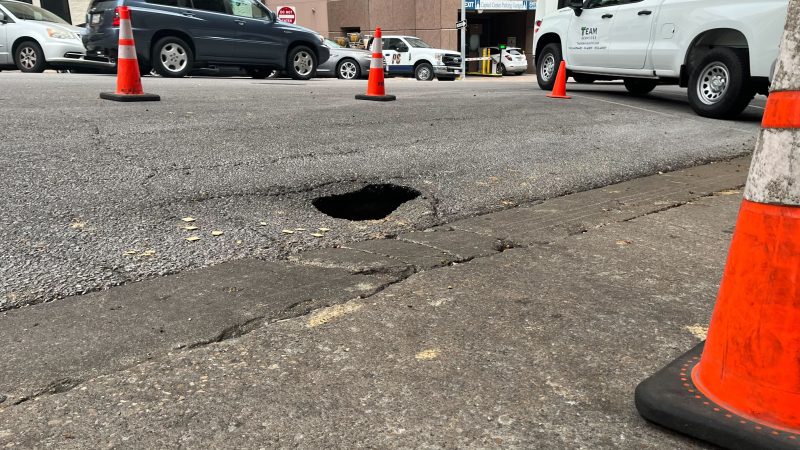 what’s-the-difference-between-a-sinkhole-and-pothole?