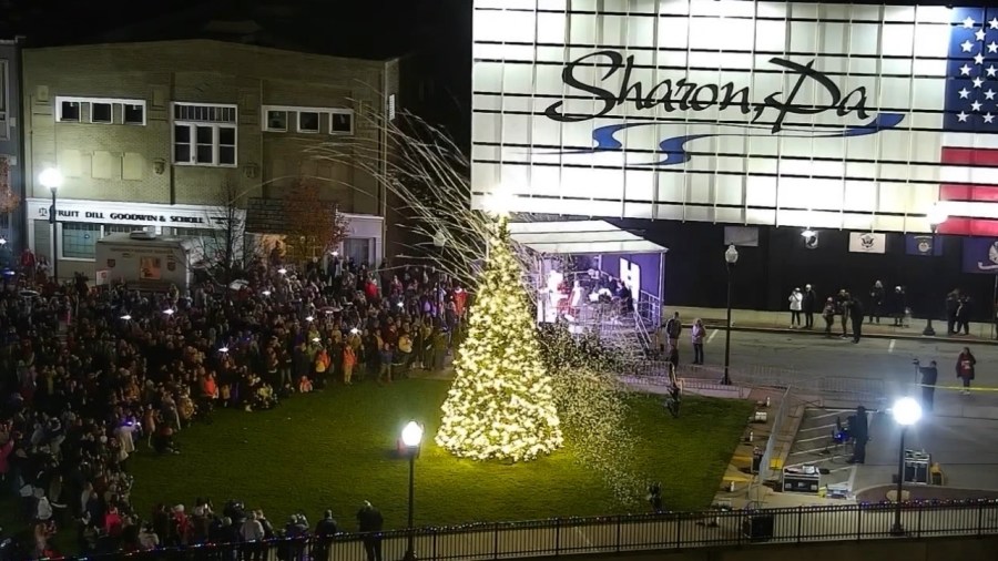 sharon-kicks-off-holiday-season-with-tree-lighting