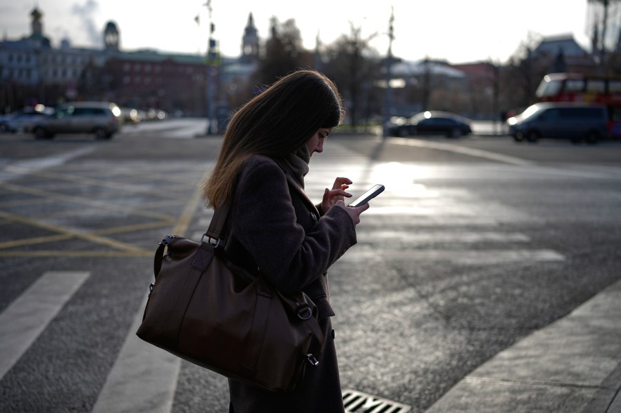 frustrations-grow-in-russia-over-cellphone-internet-outages-that-disrupt-daily-life