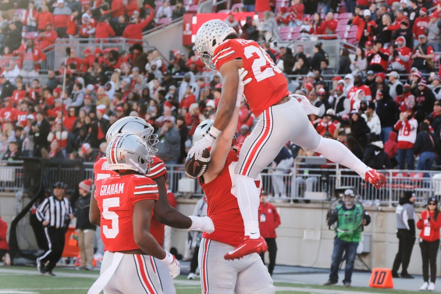 without-key-receivers,-ohio-state-beats-rutgers-42-9-to-stay-unbeaten