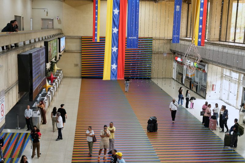 airlines-cancel-flights-to-venezuela-as-faa-warns-of-worsening-security,-military-activity