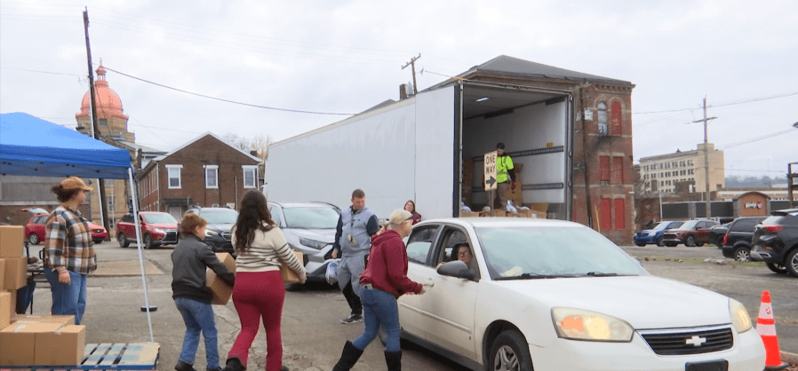 food-pantry-hands-out-more-than-600-thanksgiving-turkeys