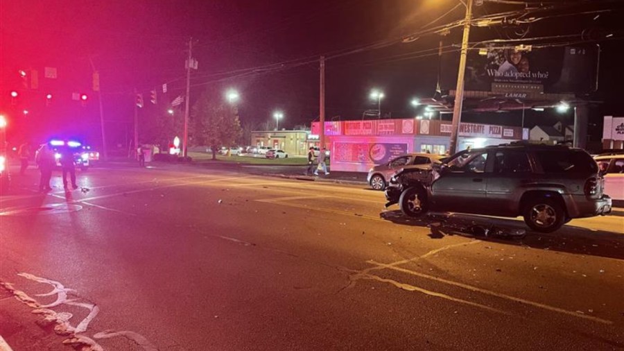 intersection-reopens-after-three-car-crash-in-austintown