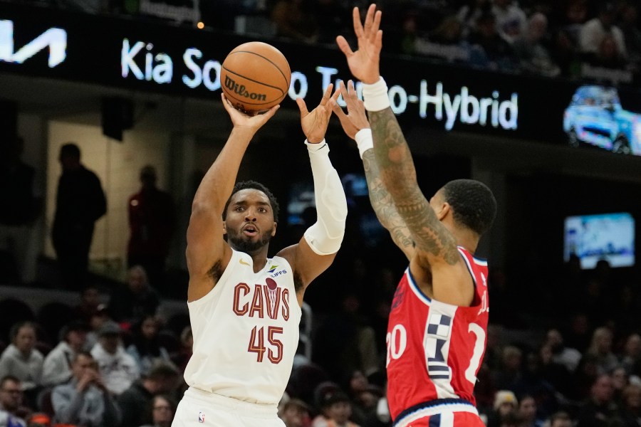 mitchell-scores-37-points-to-down-clippers