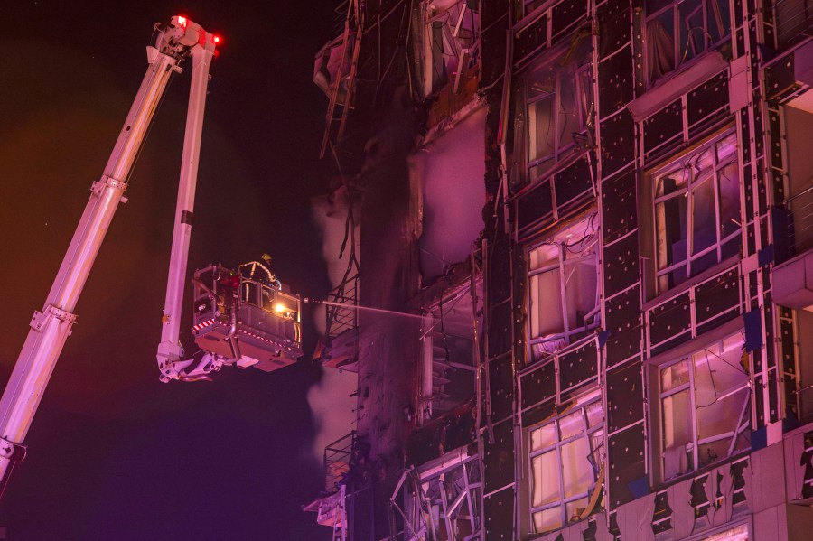 russia-launches-strikes-on-ukraine’s-capital-while-us-peace-plan-under-discussion