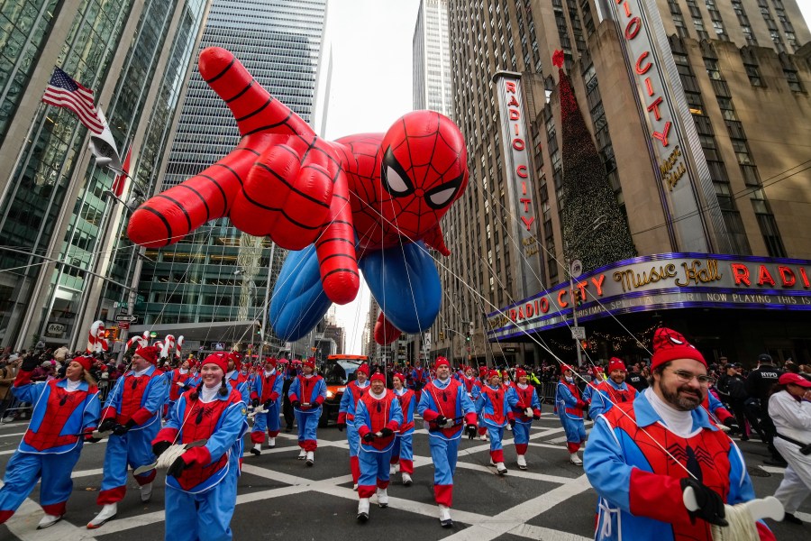 macy’s-thanksgiving-day-parade-kicks-off-in-manhattan