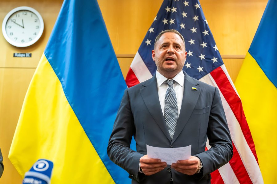 ukrainian-anti-corruption-raid-targets-zelenskyy’s-prominent-chief-of-staff