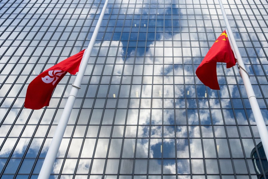 authorities-probe-corruption-and-negligence-in-hong-kong’s-deadliest-fire-in-decades