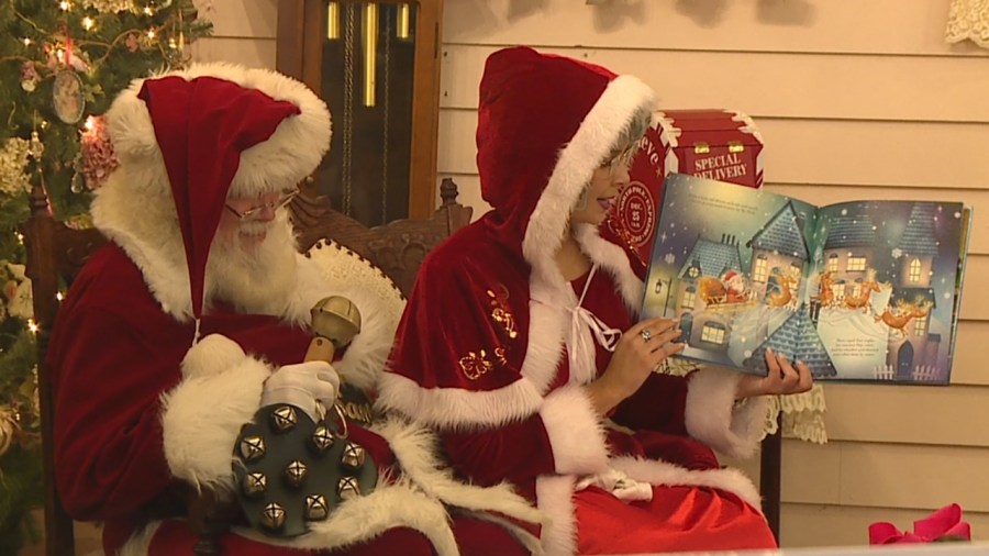 children-meet-santa-at-piccadilly-parlour