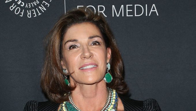 hgtv’s-hilary-farr-responds-to-fake-ai-post,-confirms-she-is-‘alive-and-well’