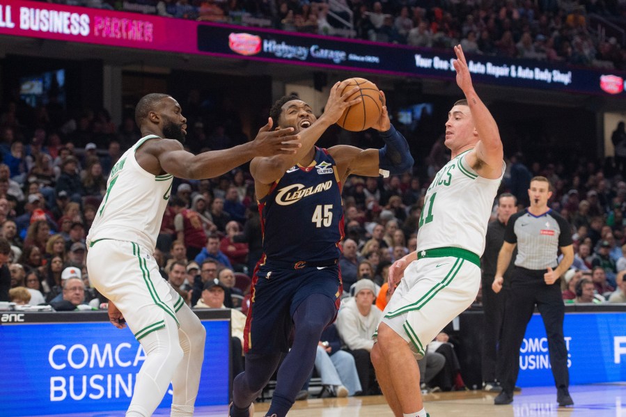 celtics-edge-cavs-despite-double-double-from-mobley