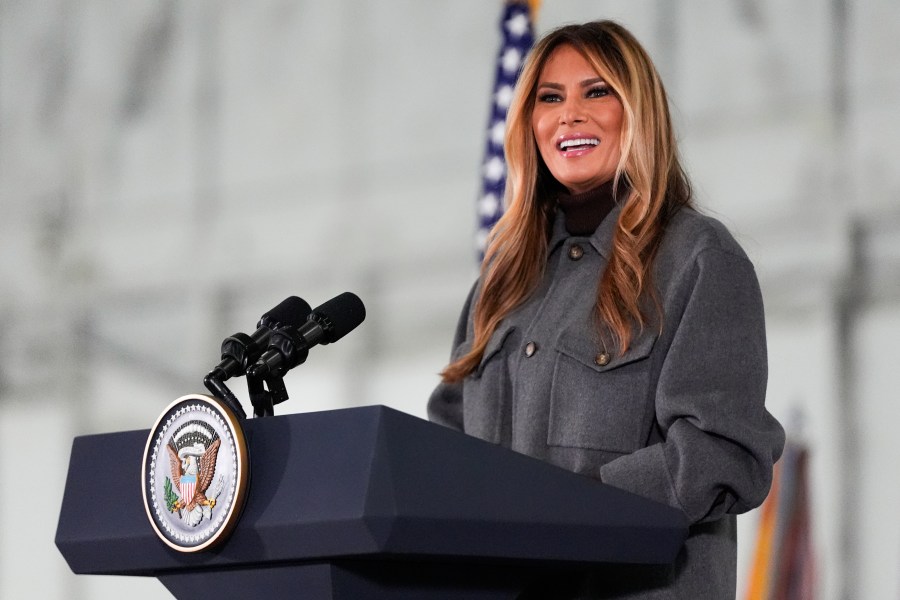 melania-trump-reveals-white-house-holiday-decorations-and-her-theme,-‘home-is-where-the-heart-is’