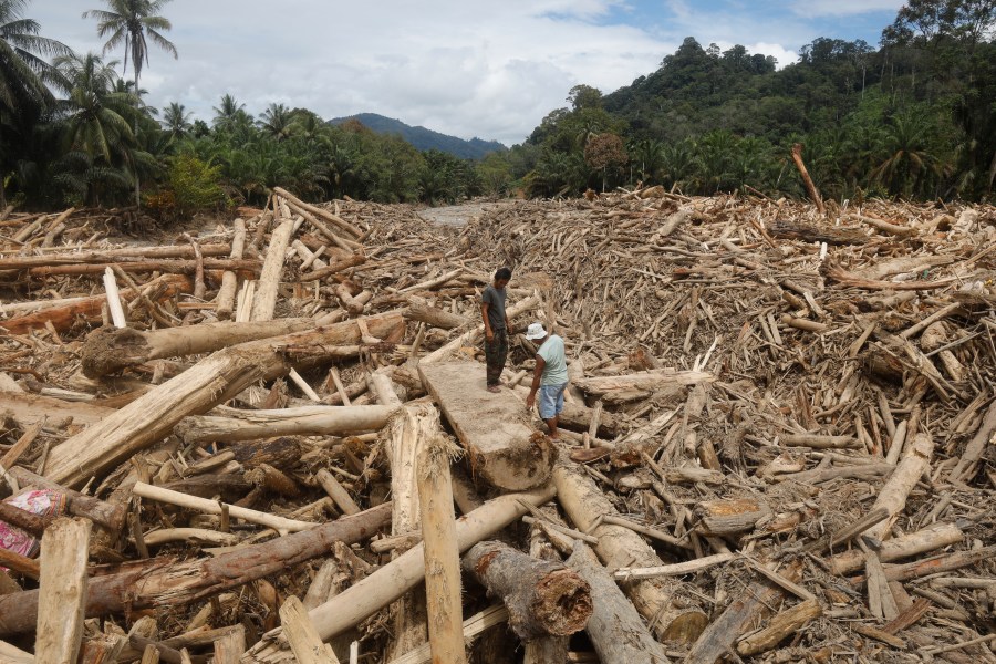 more-than-1,300-dead-from-floods-in-indonesia,-sri-lanka-and-thailand-as-rescue-efforts-intensify