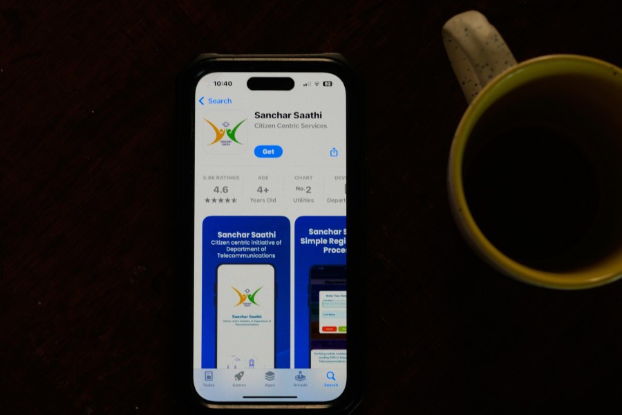 india-rolls-back-order-to-preinstall-cybersecurity-app-on-smartphones