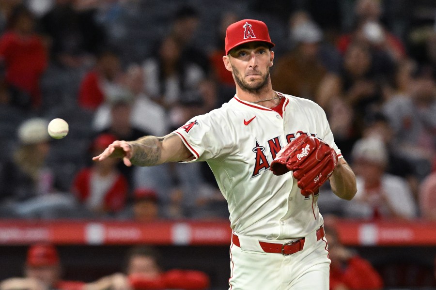 guardians-sign-veteran-pitcher-to-free-agent-deal