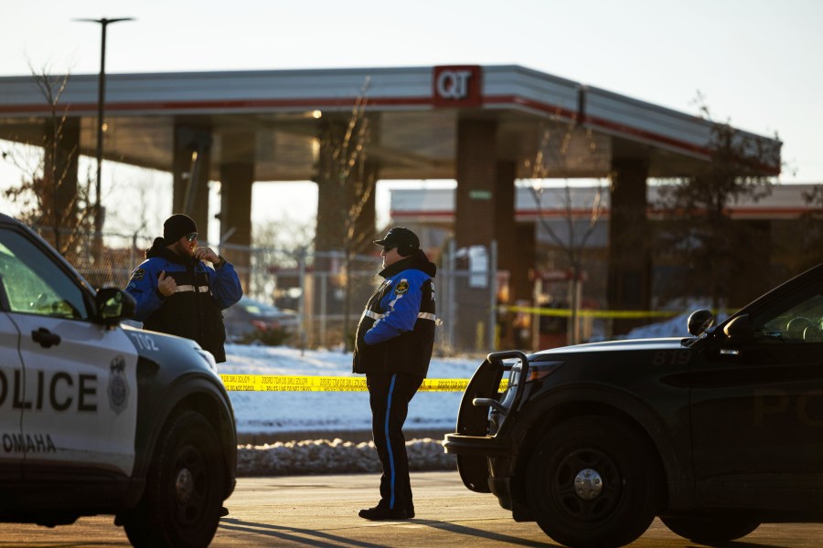 3-officers-and-a-man-were-wounded-and-a-suspect-is-killed-in-omaha-shootings