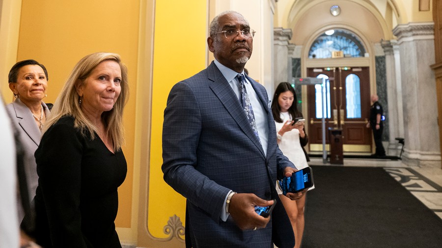 house-democrats-stall-russia-sanctions-bill-over-tariff-powers