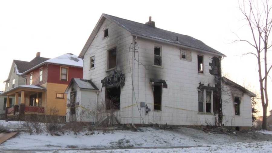 red-cross,-firefighters,-police-respond-to-sharon-duplex-fire