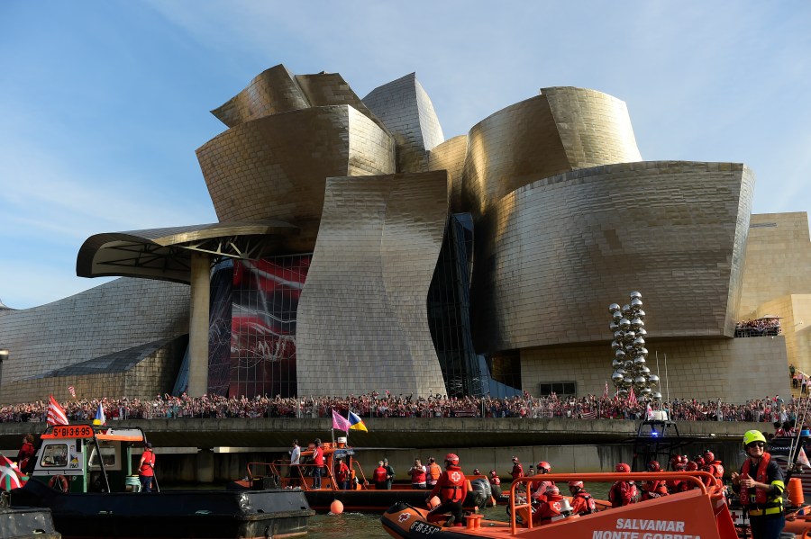 frank-gehry,-the-most-celebrated-architect-of-his-time,-dies-at-96