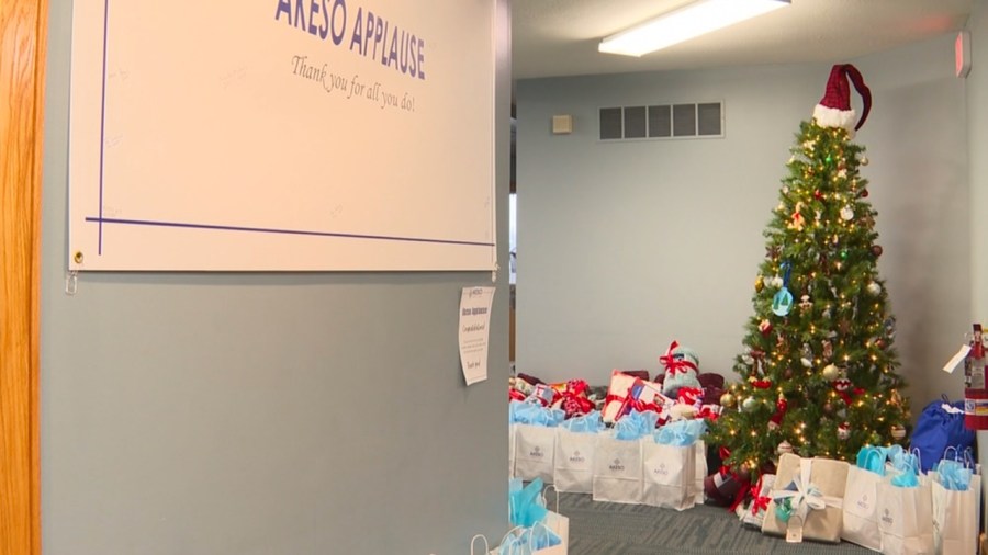 health-care-center-reaches-goal-of-1,000-gifts-for-seniors