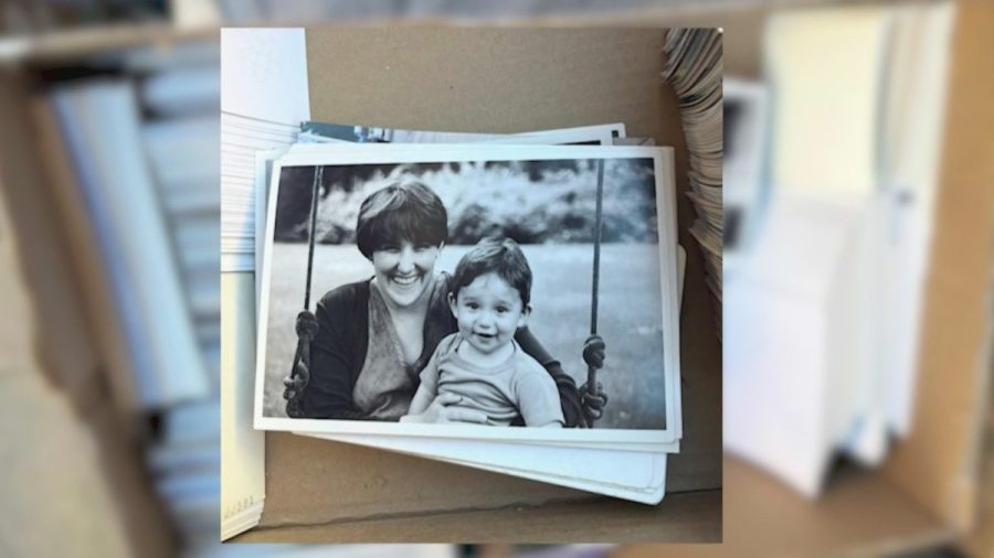 woman-discovers-tv-host-ricki-lake’s-lost-family-photos-at-california-flea-market