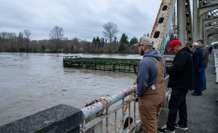 tens-of-thousands-ordered-to-flee-flooding-after-torrential-rain-in-pacific-northwest