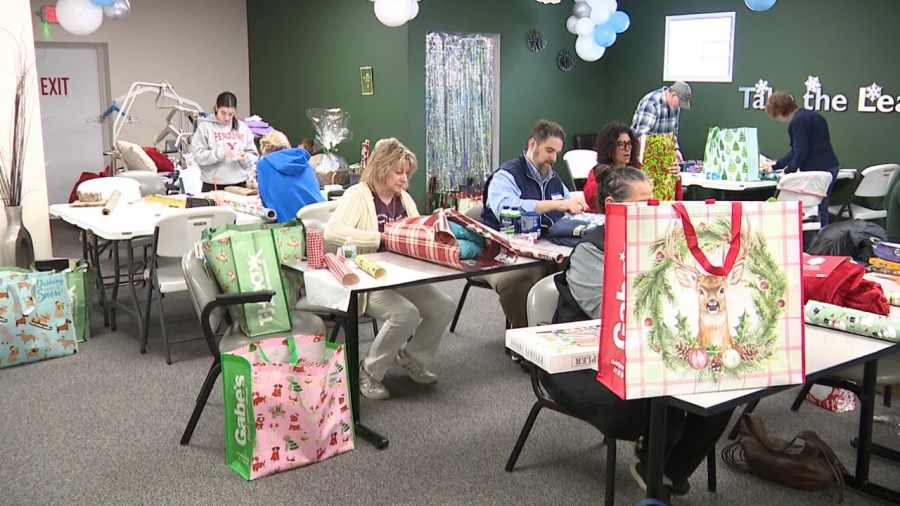 volunteers-wrap-christmas-gifts-for-seniors