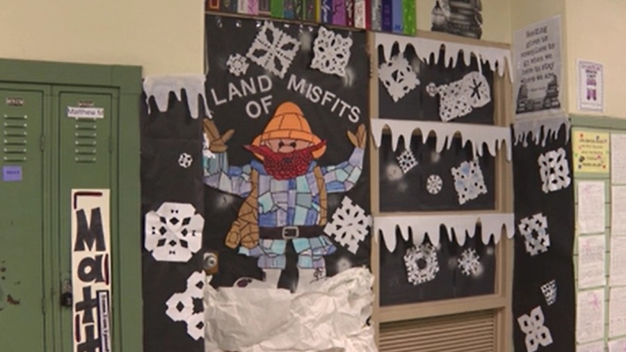 boardman-glenwood-school-brings-in-holiday-cheer-with-decoration-contest